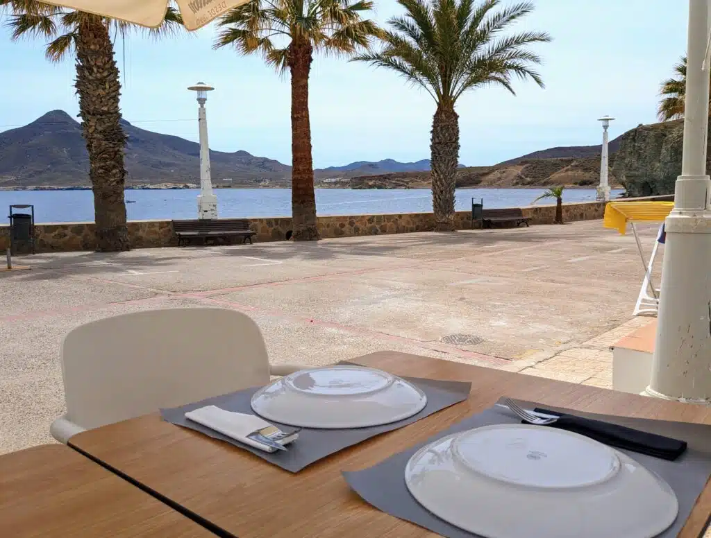 Restaurante Pizzería La Isoletta y la plaza